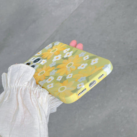 Apple iPhone 12 Pro Phone Case with Daisy Flower Design - Yellow