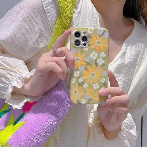 Apple iPhone 12 Phone Case with Daisy Flower Design - Yellow - Easy Gadgets