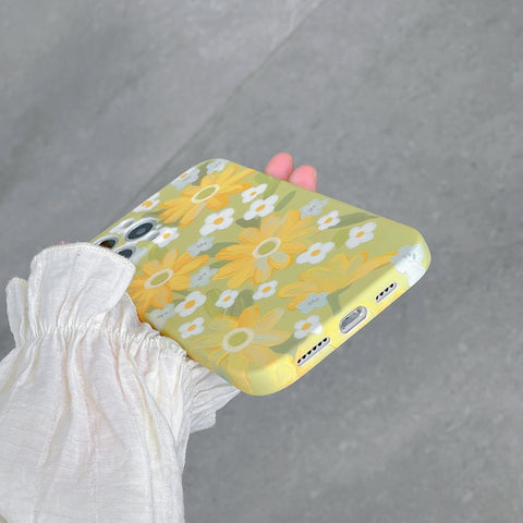 Apple iPhone 12 Phone Case with Daisy Flower Design - Yellow - Easy Gadgets