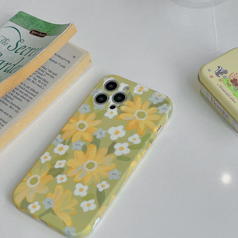 Apple iPhone 13 Phone Case with Daisy Flower Design - Yellow - Easy Gadgets
